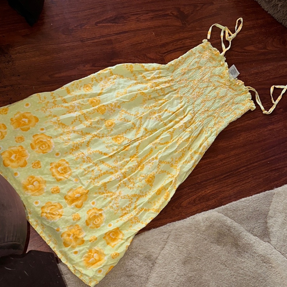 Napa Collection Honolulu Yellow Floral Sundress w elastic fitted top. One size